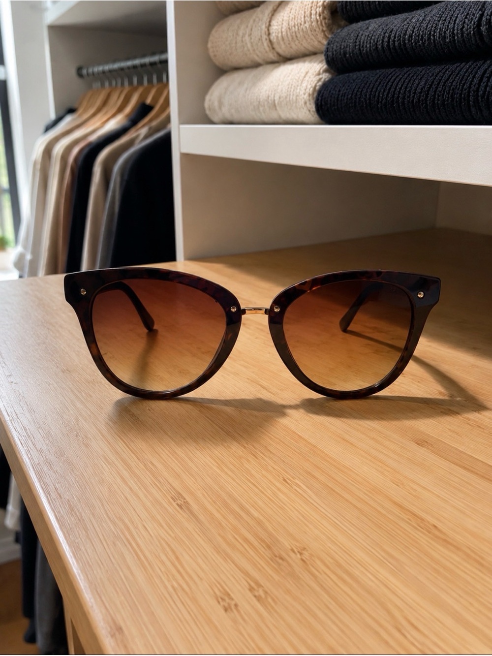 Classic Cat-Eye Polarized Sunglasses in Tortoiseshell